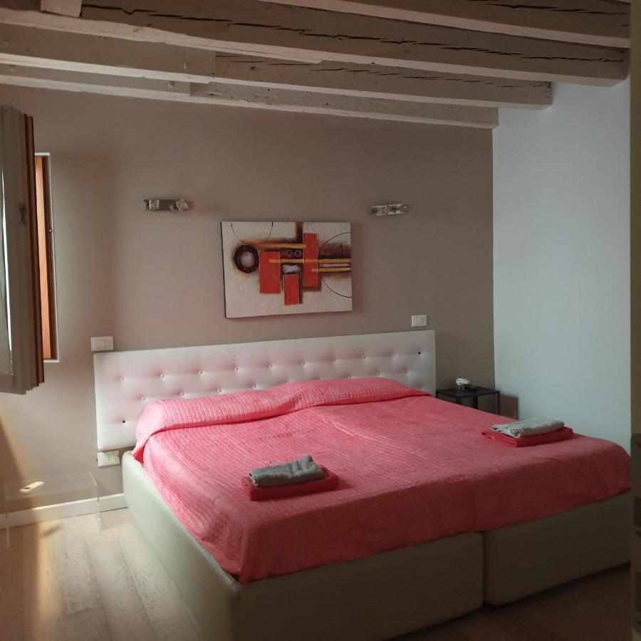 Central Lovely Typical Rooms Rialto Venedig Zimmer foto