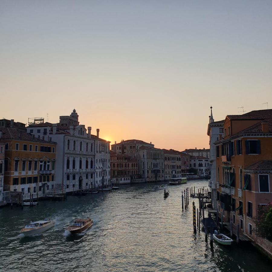 Central Lovely Typical Rooms Rialto Venedig Exterior foto