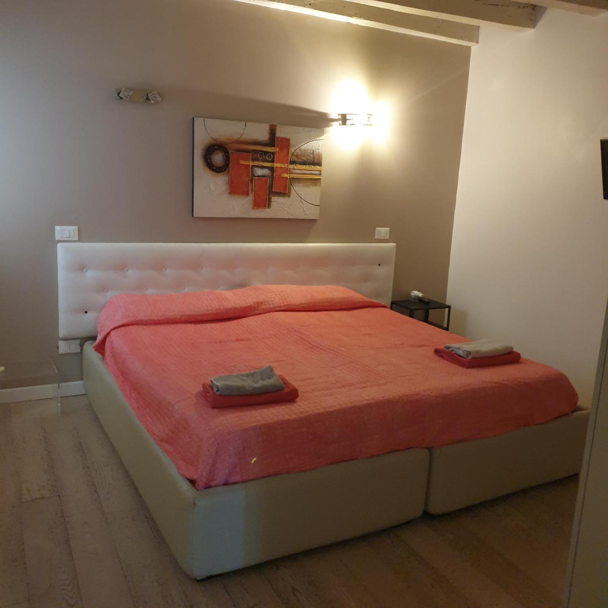 Central Lovely Typical Rooms Rialto Venedig Zimmer foto